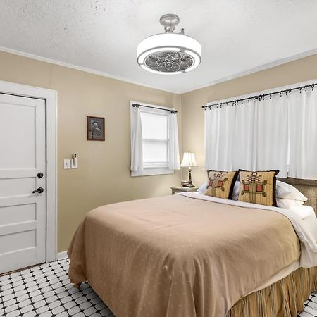 Charming 1923 Cottage At Erehwon Retreat Tampa Exterior photo