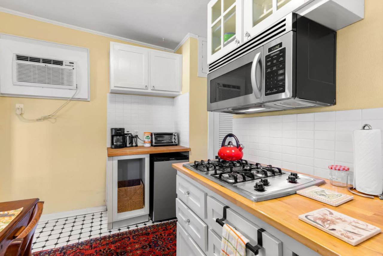 Charming 1923 Cottage At Erehwon Retreat Tampa Exterior photo