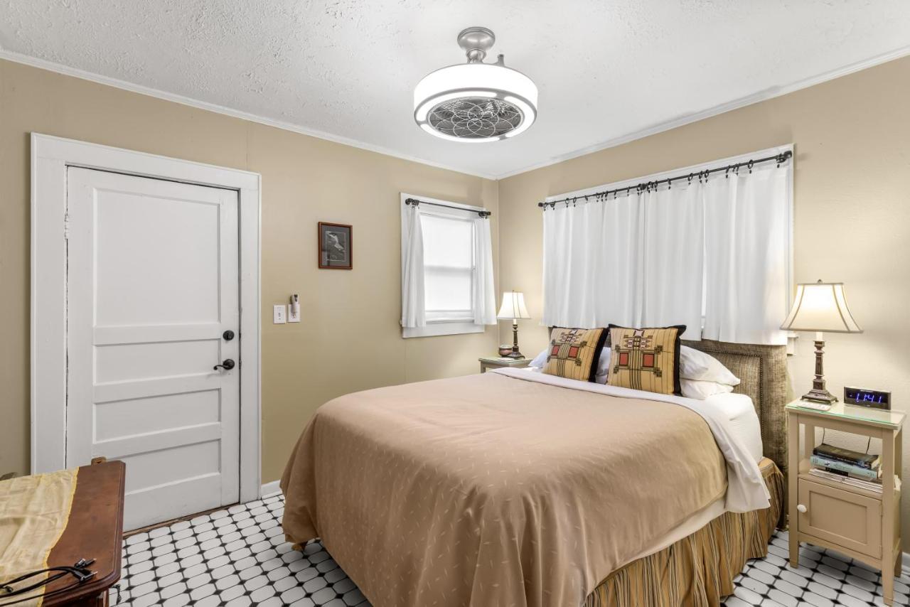 Charming 1923 Cottage At Erehwon Retreat Tampa Exterior photo